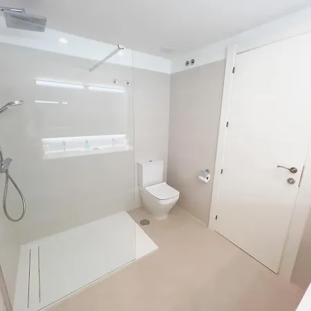 아파트 On The Golden Mile *