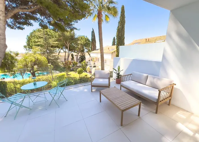 On The Golden Mile شقة